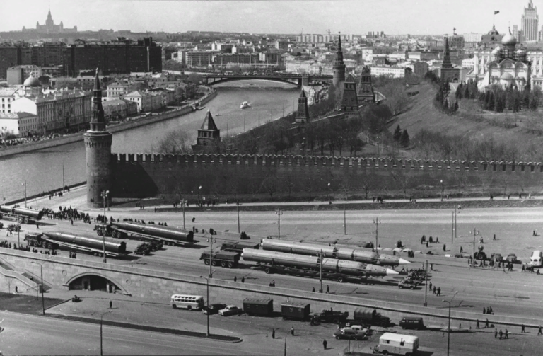 Гр-1 после парада 7 ноября 1965 года. фото из архива пользователя dimon-13