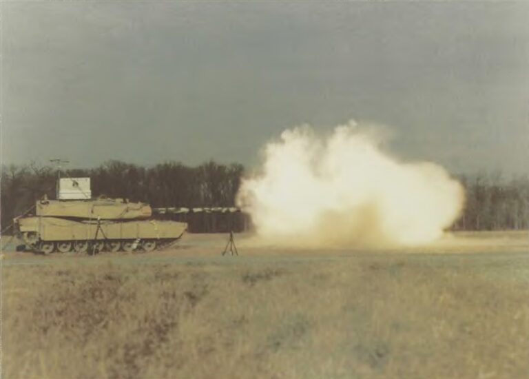 Ещё одна американская жертва развала СССР. Abrams M1 “Thumper” со 140-мм пушкой и автоматом заряжания
