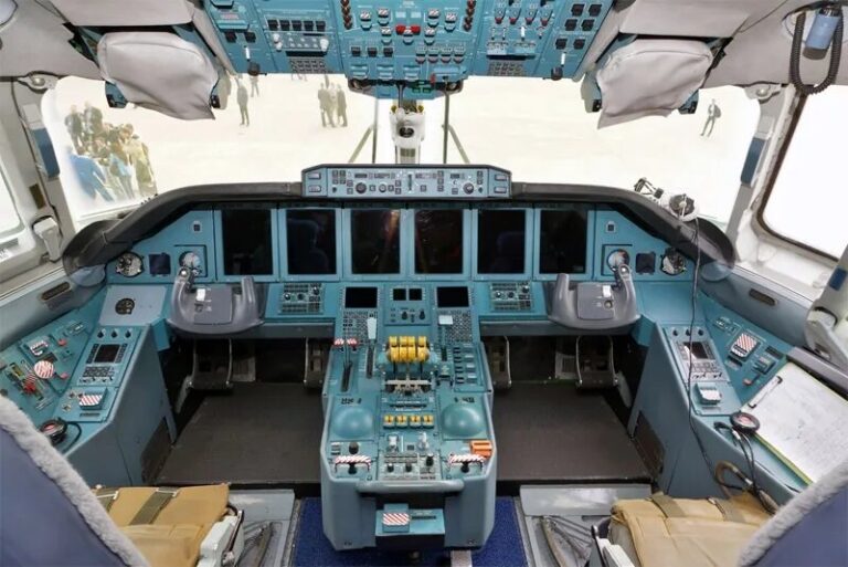 Кабина Ан-70, фото https://russianplanes.net/