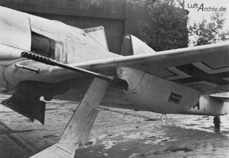 Подкрыльевая 30-мм пушка MK.103 на самолёте Fw.190F-8