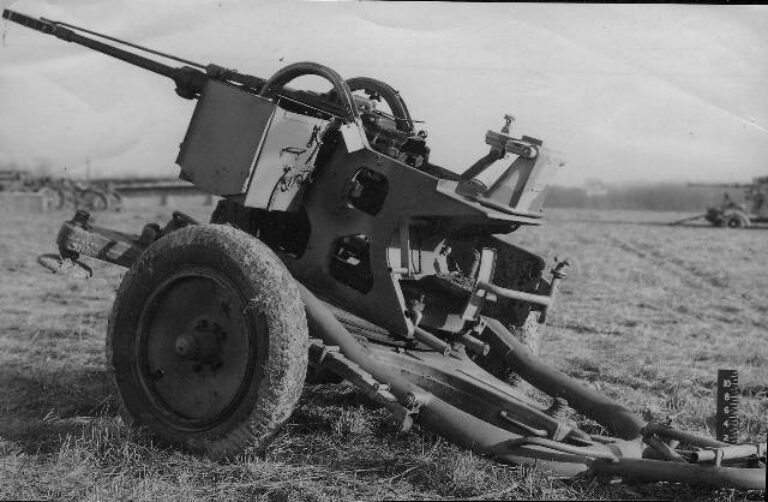 30-мм зенитная установка 3 сm Flak 103/38 в транспортном положении
