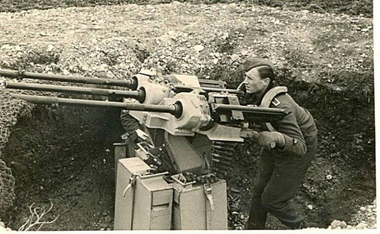 Зенитная установка 2,0 cm Flakdriling MG 151/20 на огневой позиции