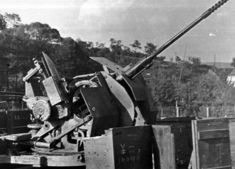 30-мм зенитная установка 3,0 сm Flak 103/38 в кузове грузовика Steyr 2000A
