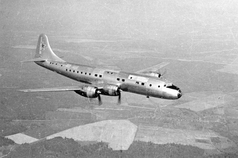 Советский потомок летающей крепости В-29. Почему Ту-70 одобренный к производству, так и не был запушен в серию?
