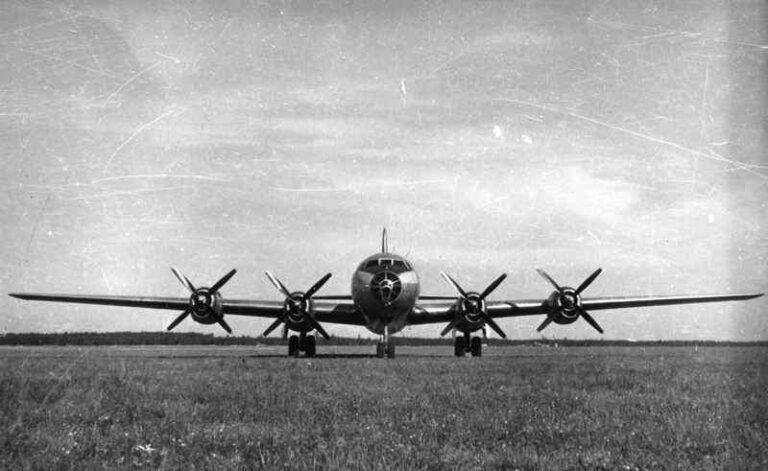Советский потомок летающей крепости В-29. Почему Ту-70 одобренный к производству, так и не был запушен в серию?
