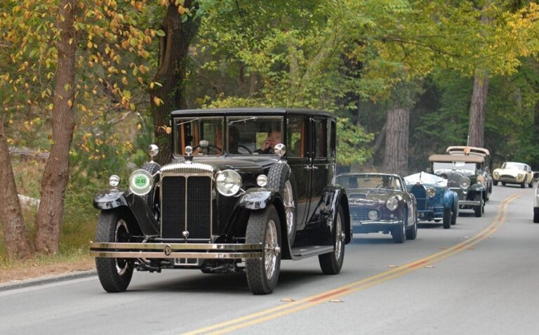 Daimler Double Six 50 P Limousine (обратите внимание на габариты машины)