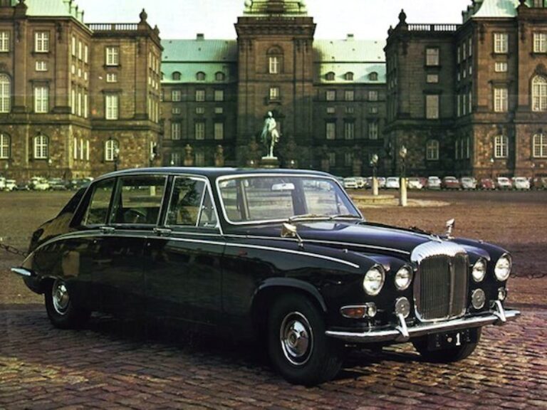 Daimler DS420