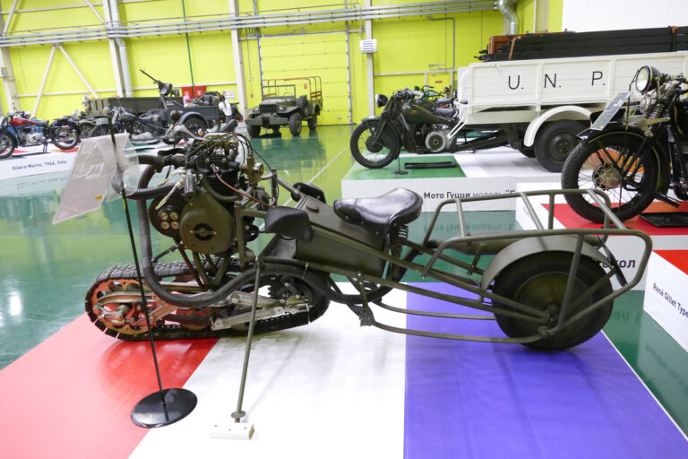 Следует отметить, что довольно длинная тележка влияла на управляемость. Moto Chenille Mercier в этом плане уступал обычным мотоциклам