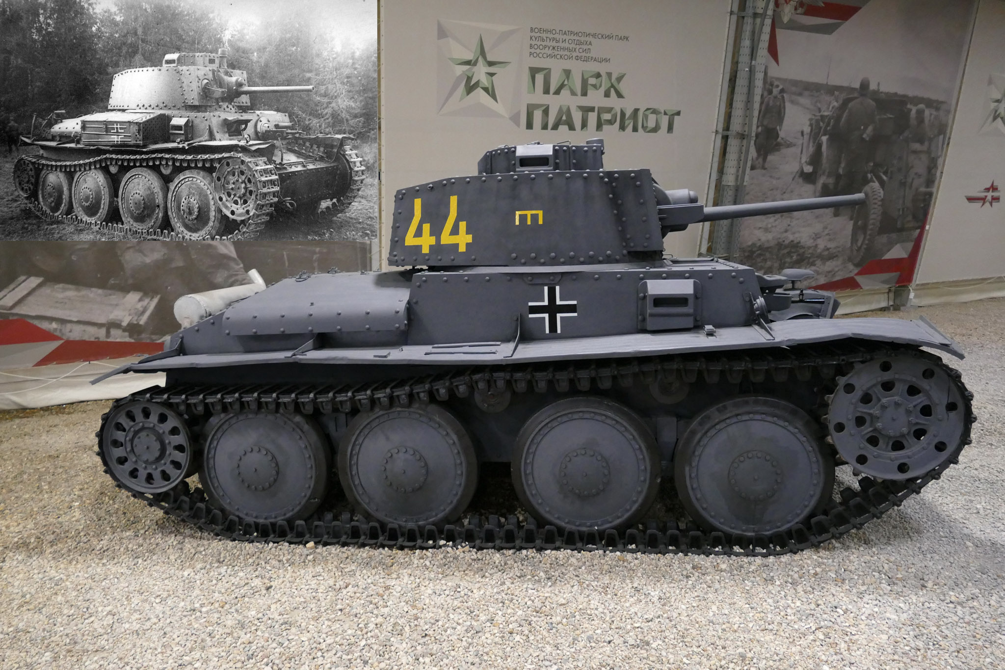 Машина несла башенный 44. Кстати, маркировки наносили по схемам из книги Алексея Калинина по Pz.Kpfw.38(t)