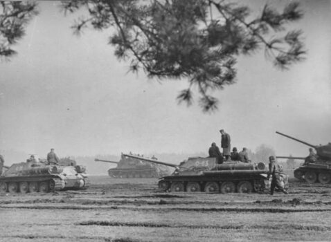 100-мм «королева» поля боя. Кто в Советской Армии был реальным «зверобоем»?