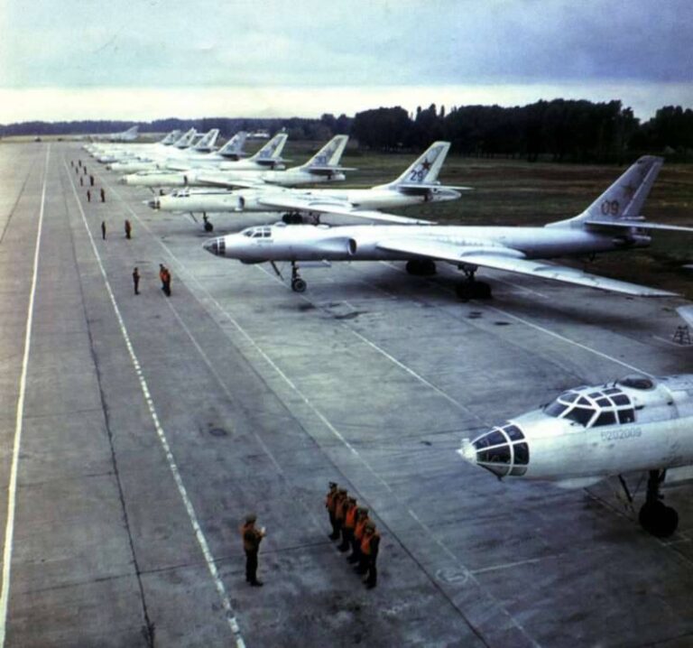 Самолёт-эпоха. Бомбардировщик Туполев Ту-16. СССР