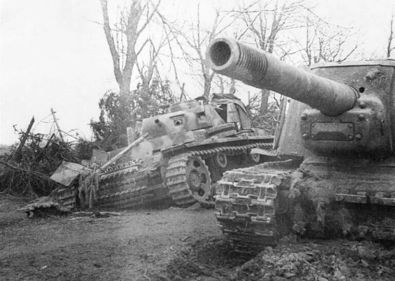Насколько знаменитые «Зверобои» Су-152 и ИСУ-152 были хороши как истребители танков
