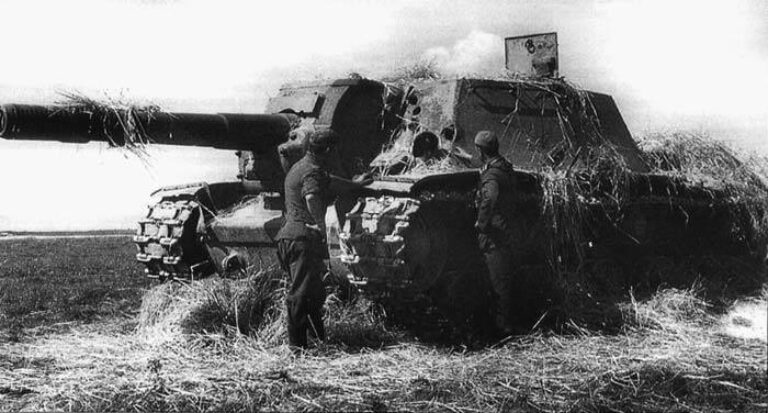 Насколько знаменитые «Зверобои» Су-152 и ИСУ-152 были хороши как истребители танков