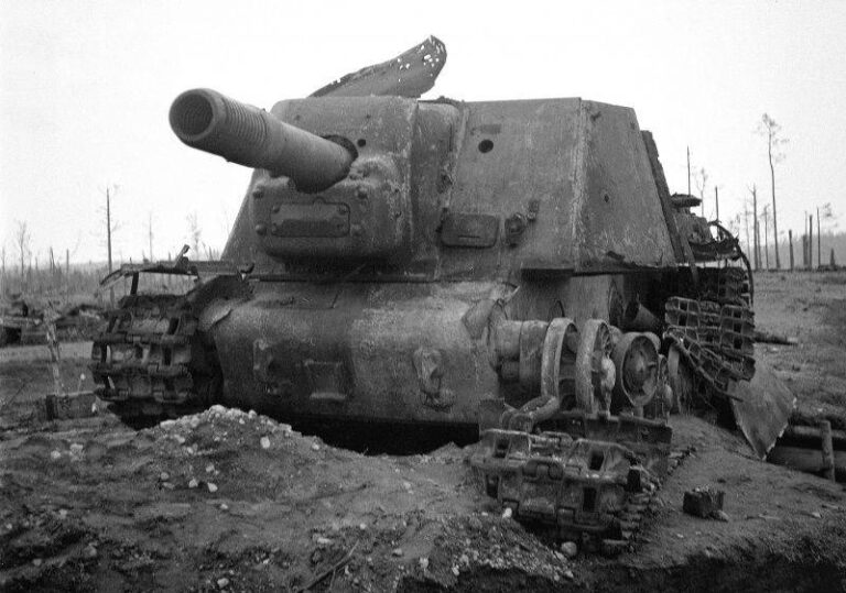 Насколько знаменитые «Зверобои» Су-152 и ИСУ-152 были хороши как истребители танков