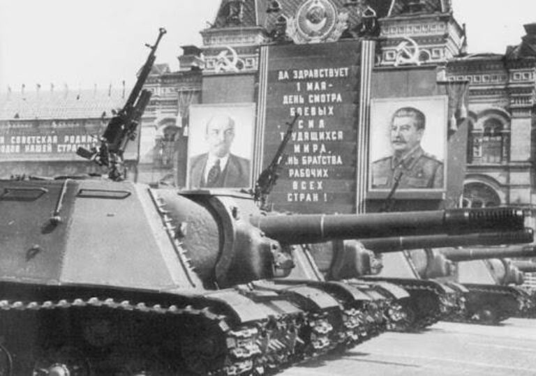 Насколько знаменитые «Зверобои» Су-152 и ИСУ-152 были хороши как истребители танков