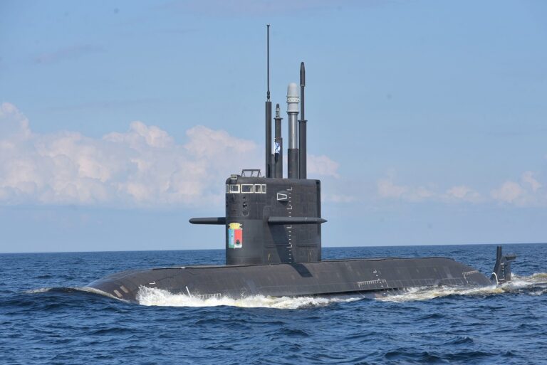 "Кронштадт" - первая серийная ДЭПЛ проекта 677 "Лада"./ Адмиралтейские верфи / ЦКБ "Рубин"