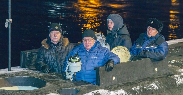 Генеральный директор ЦКБ "Рубин" Игорь Вильнит и генеральный директор "Севмаша" Михаил Будниченко на ходовом мостике "Борея-А" в акватории БелВМБ. Фото: ПО "Севмаш". / Фото: Максим Воркунков/ ПО "Севмаш".