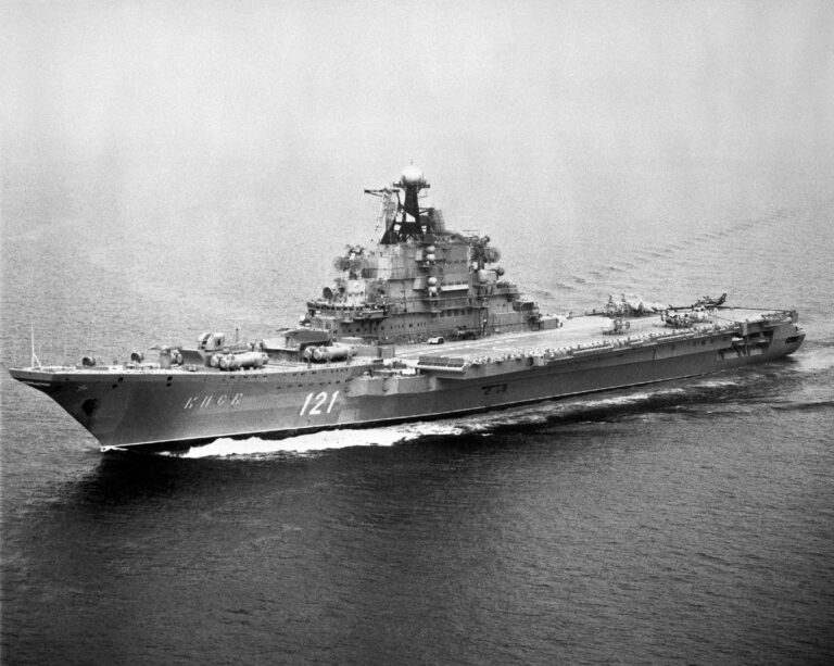 ТАВКР «Киев» в 1985 году