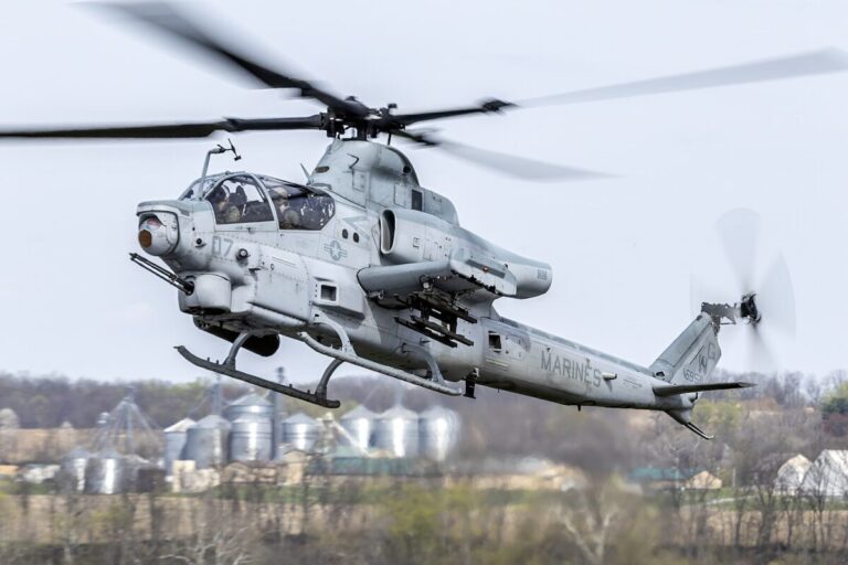 2-е место Bell AH-1Z Viper