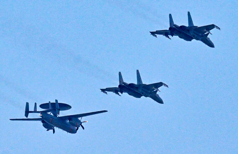 KJ-600 совершил свой долгожданный дебют, представляя собой крупный скачок в возможностях военно-морской авиации Китая.