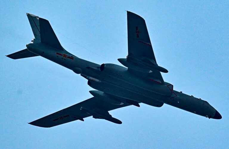 H-6J, военно-морской вариант долгоживущего бомбардировщика H-6, был продемонстрирован в составе морских ударных сил ВМС НОАК.