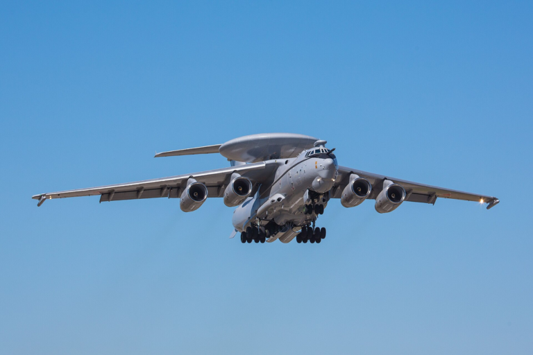 Опытный А-100 в первом полете со включенной РЛС в 2022 году