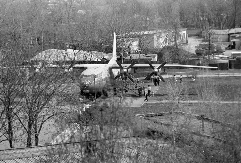 Ан-10 в Комсомольском парке Липецка