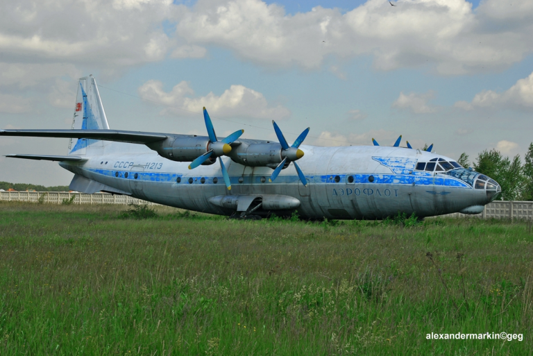 Антонов Ан-10 в Центральном музее Военно-воздушных сил