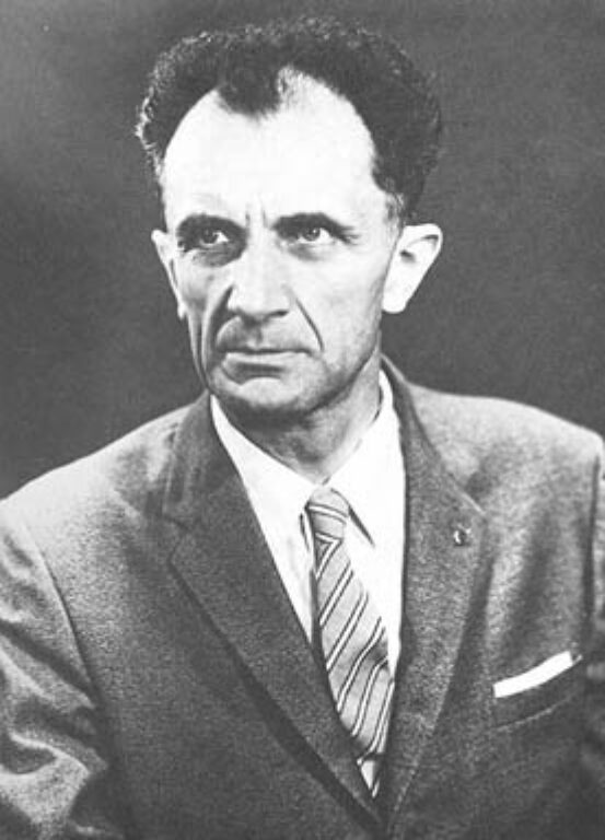 Адольф Буземан (20 апреля 1901, Любек — 3 ноября 1986, Боулдер, Колорадо) — германский и американский учёный в области аэродинамики
