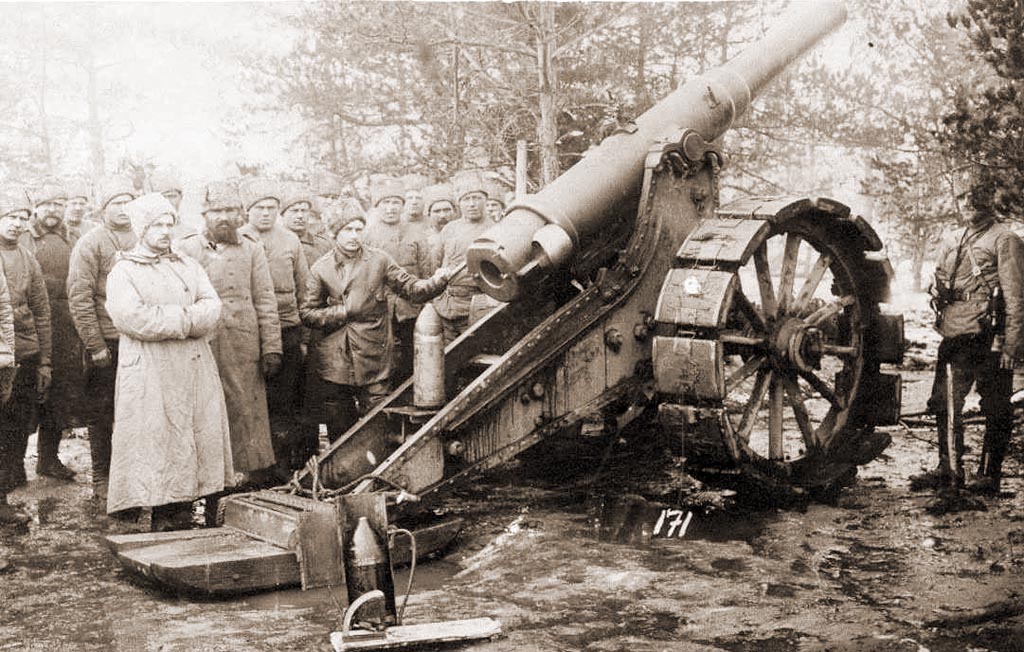 Тяжелое орудие из крепости Ковно на позиции р. Нарочь, 1916 г. Из альбома ПМВ, забытая война, забытые герои (691 изображение)