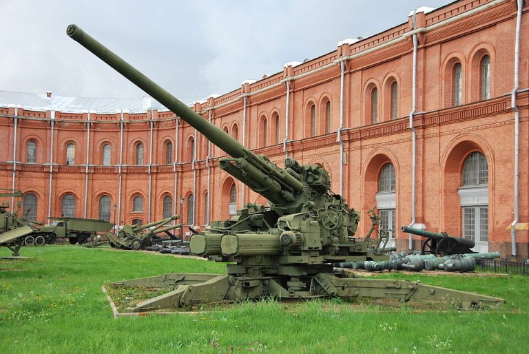КС-30 в Артиллерийском музее Санкт-Петербурга