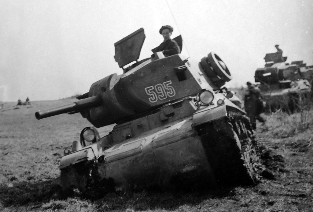 Strv m/42, не лучшая машина в своём классе, но вполне добротная