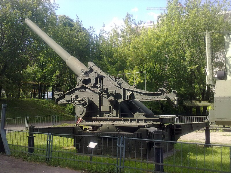 210-мм пушка Бр-17 в Центральном музее вооруженных сил (г. Москва)
