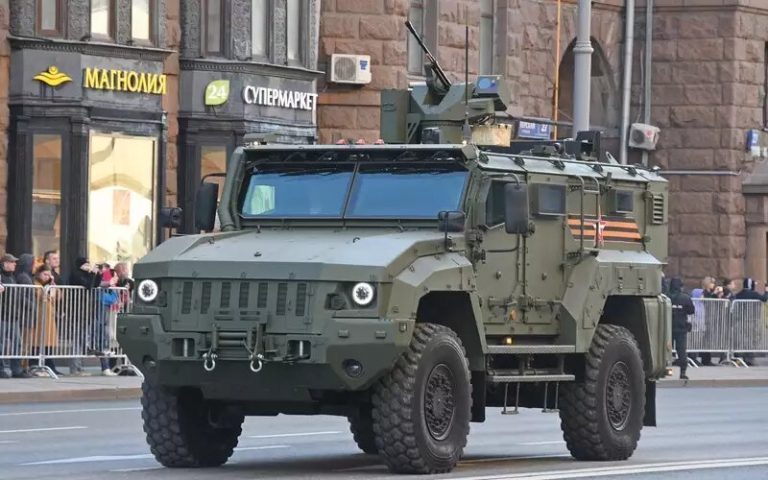 Бронеавтомобиль К-53939 с дистанционно управляемым комплексом Охотник.