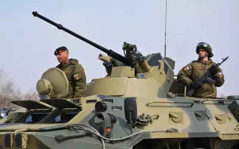 Пожалуй, один из самых узнаваемых комбинированных модулей с пушкой 2А72 установлен на бронетранспортере БТР-82а, его же монтируют и на ряд модернизированных гусеничных машин.