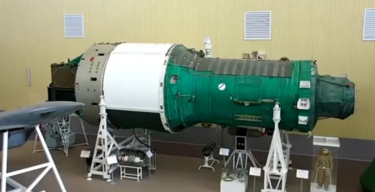 Станция «Алмаз» в музее Станция «Алмаз» в музее