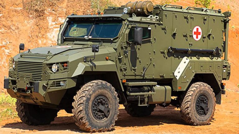 На фотографии: на основе бронеавтомобиля «Тайфун-К», создана медицинская бронемашина «Линза». Фото из открытых источников.
