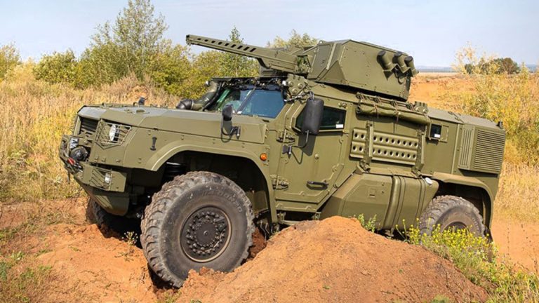 На фотографии: бронемашина «Тайфун-ВДВ» на бездорожье . Фото из открытых источников.