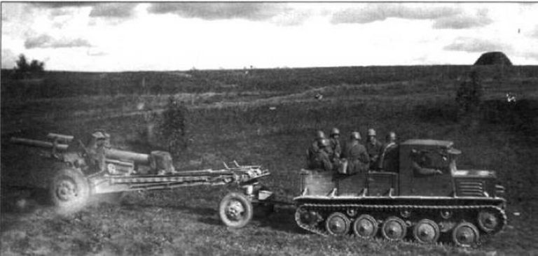 Тягач Я-12 с орудием на марше