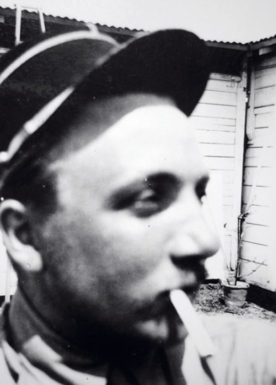 в 1970-х годах Рене Викер написал свои военные мемуары под названием «La Vache ailée» («Крылатая корова»). Снимок SHD