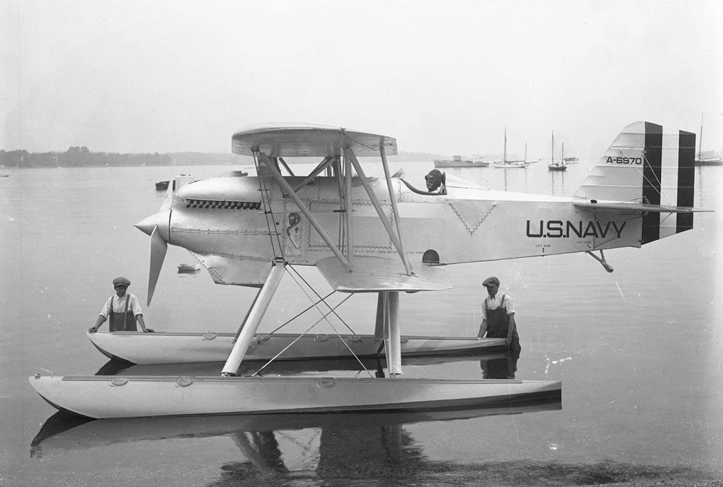 поплавковый гидросамолет-истребитель F6C-1, переоборудованный затем в F6C-3. Снимок airwar.ru