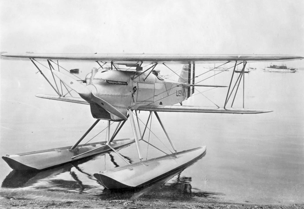 поплавковый гидросамолет-истребитель F6C-1, переоборудованный затем в F6C-3. Снимок airwar.ru