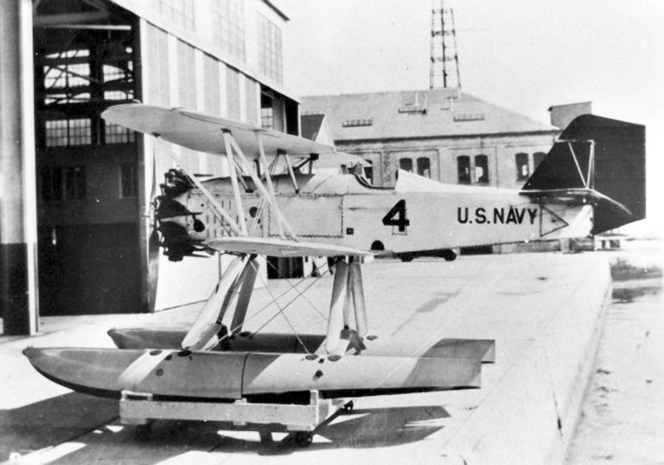 поплавковый гидросамолет-истребитель F6C-4. Снимок airwar.ru