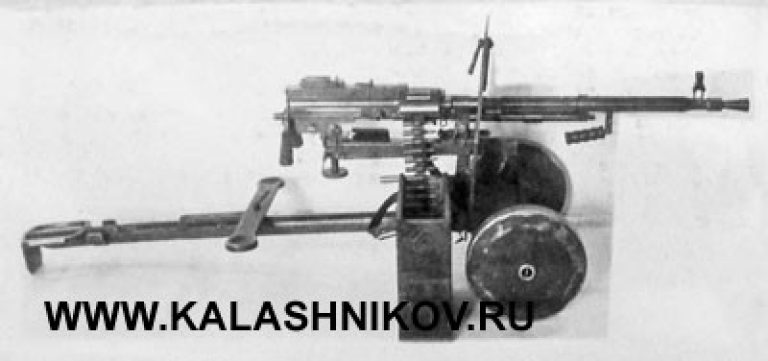 Опытный пулемет ДС-42 на колесном станке Дегтярева