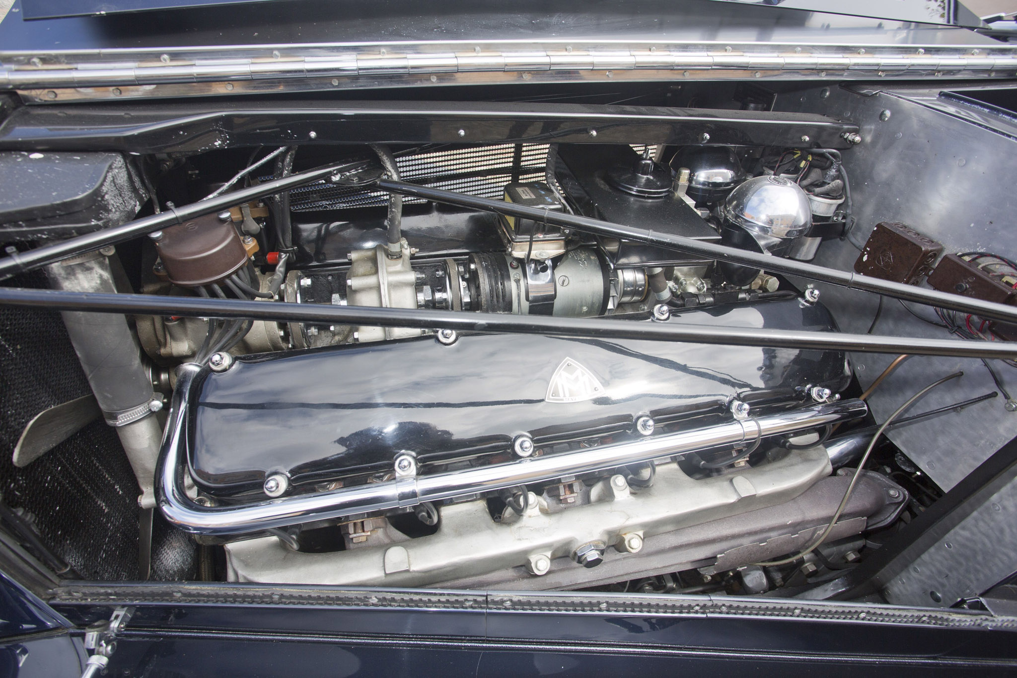 12-цилиндровый V-образный мотор Maybach D.S.8, объемом 7,79 литров и мощностью 200 лошадиных сил при 3000 об/мин. С него всё и началось