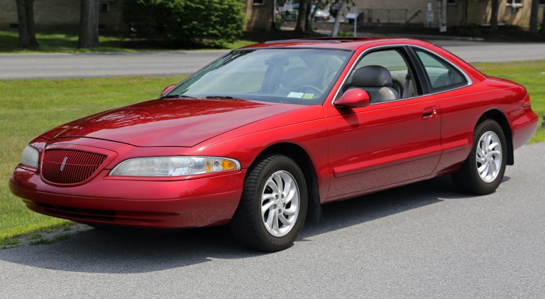 Последняя выпускавшаяся модель Lincoln Mark VIII
