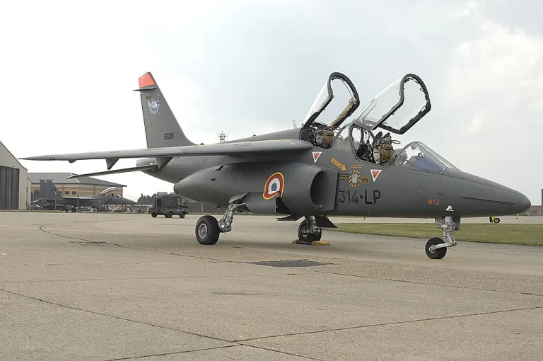Учебно-тренировочный самолёт Alpha Jet E