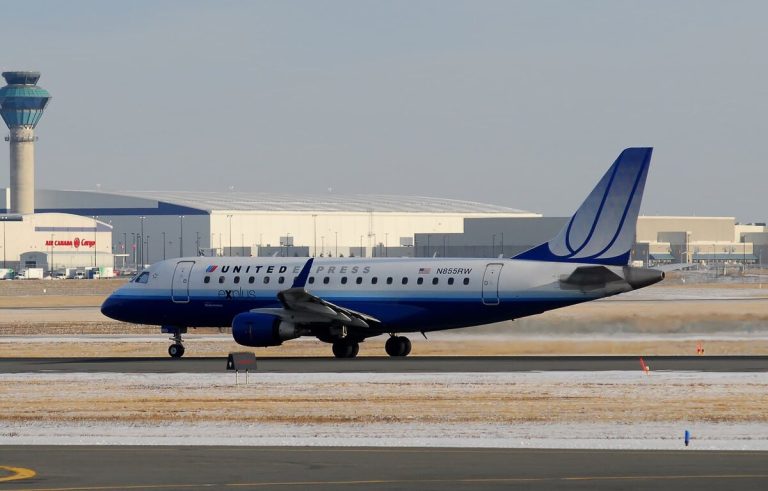 Embraer E190-E2 на аэродроме
