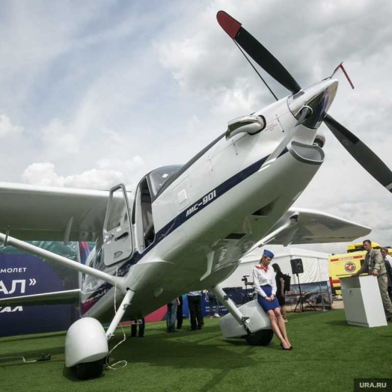 Российский многоцелевой легкомотрной самолёт ЛМС-901 "Байкал" (в обиходе - АН-3).