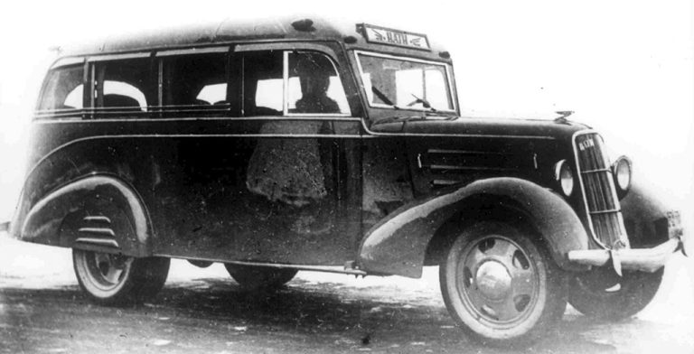 Автобус НАТИ на шасси ГАЗ-АА с дизайном Ю. Долматовского